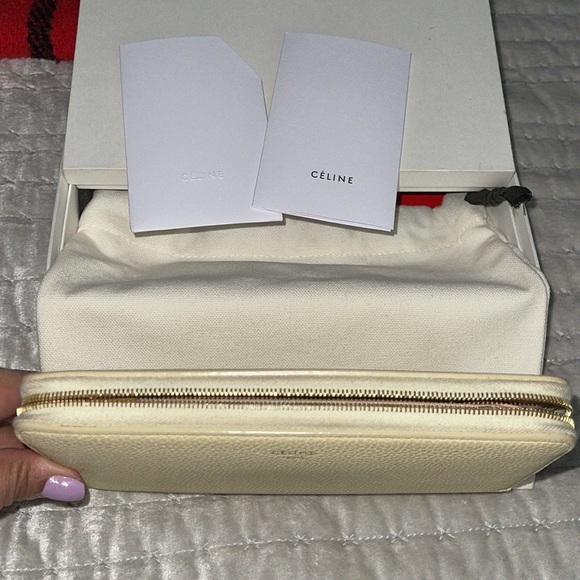 Celine Preloved wallet great condition comes with box n dust bag . - Picture 5 of 12